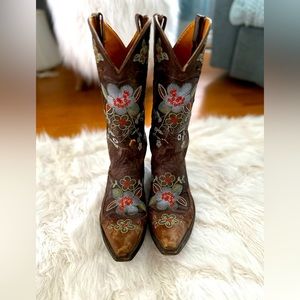 Old Gringo “Bonnie” boots.